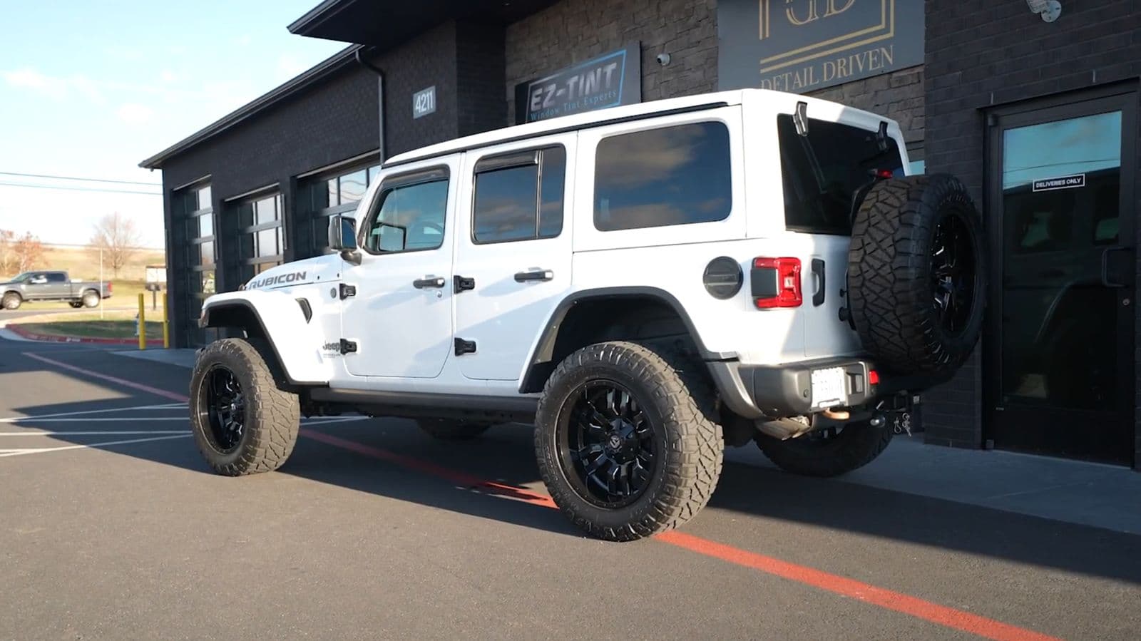 Metallic White on Jeep, Detail Driven
