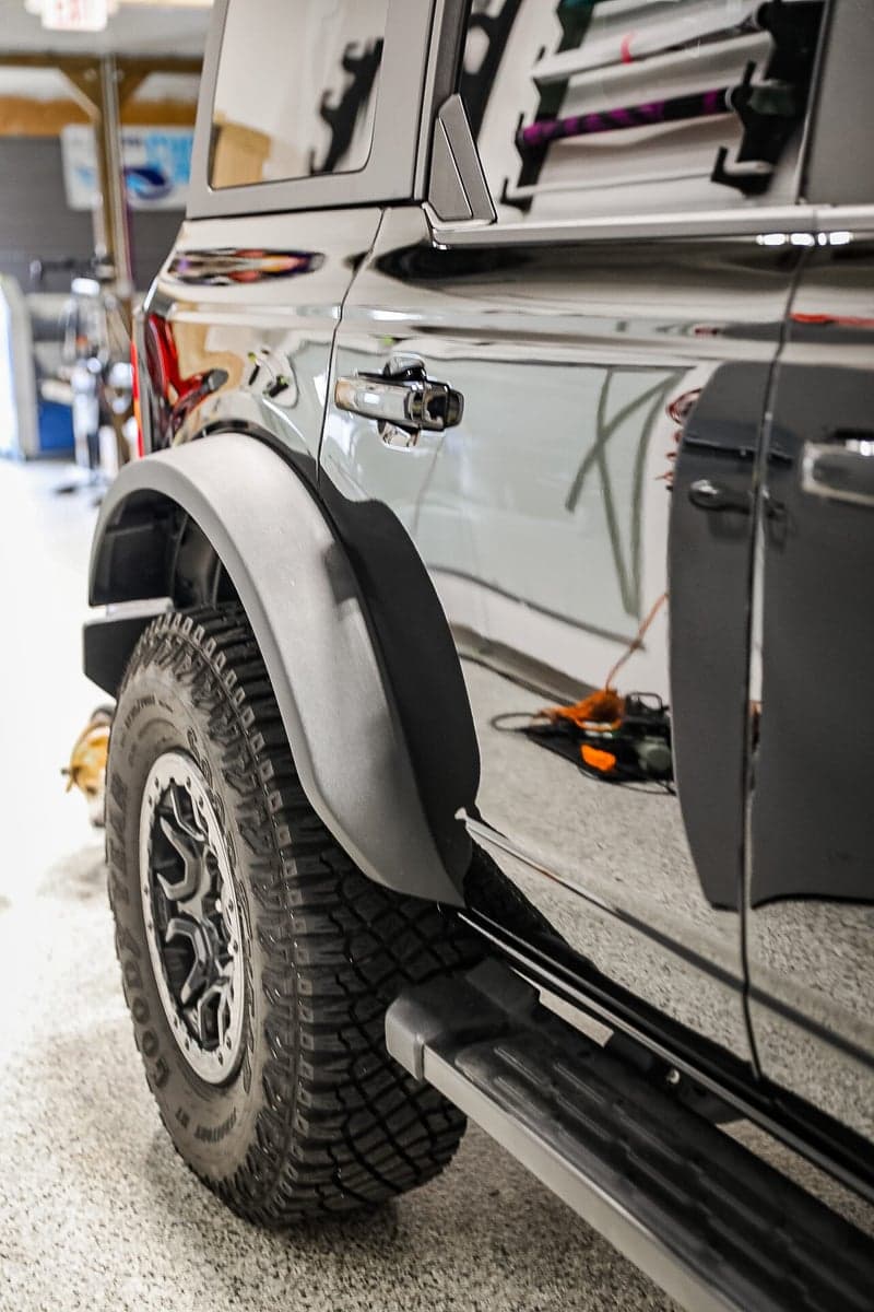 Gloss Perfect Black on Ford Bronco