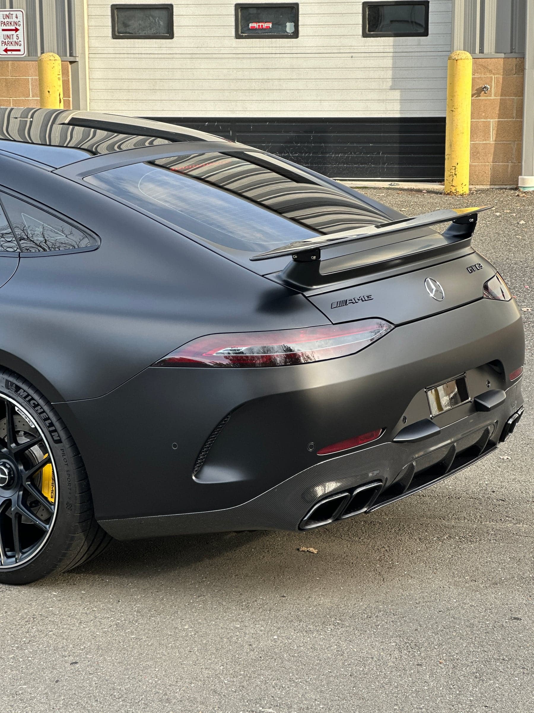Mercedes-AMG GT63s taillight in Dark Smoke, straight-on detail